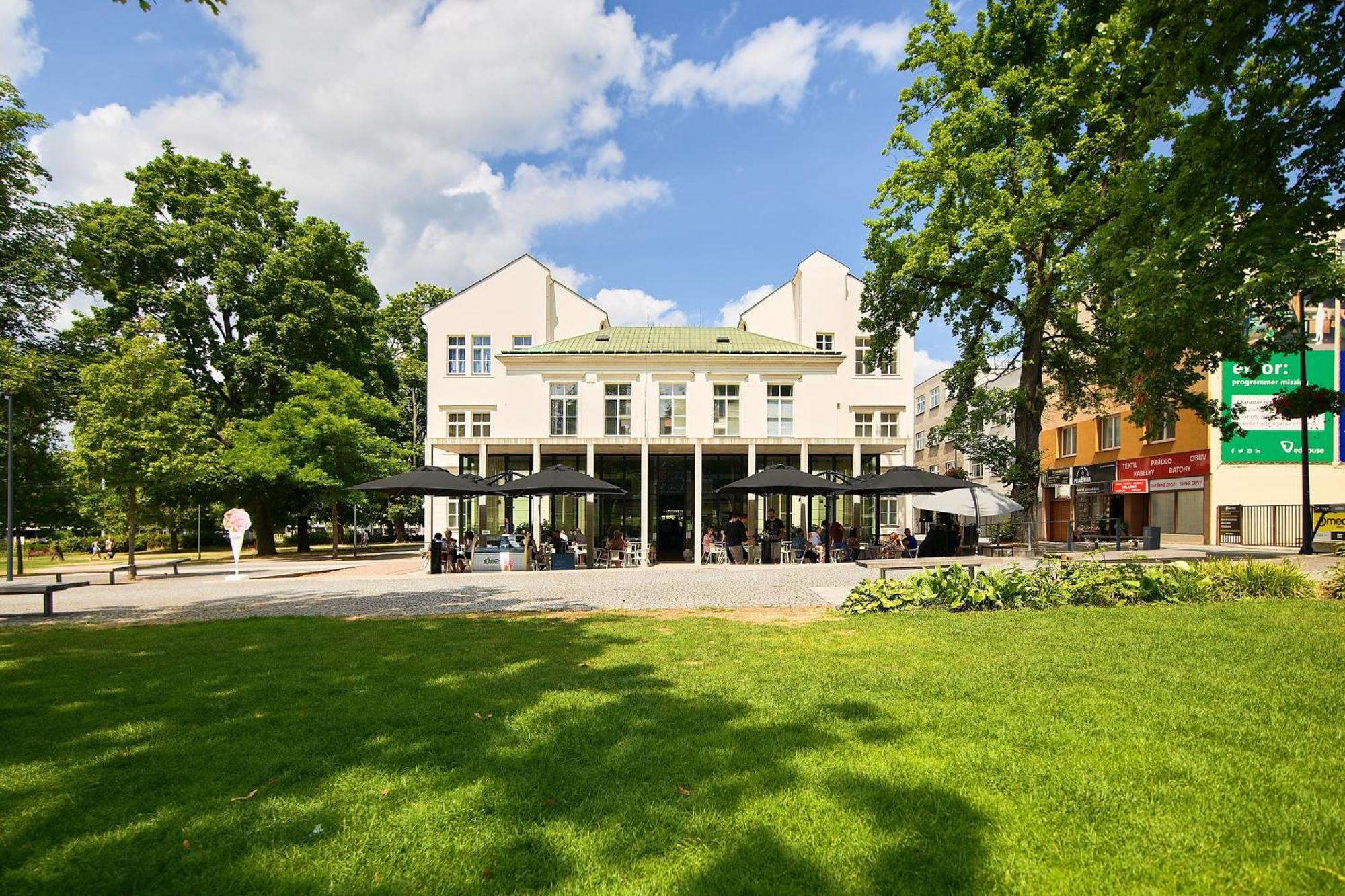 Ferienwohnung Rezidence Sadova Zlín Exterior foto